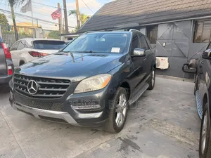 2015 Mercedes-Benz ML350 4MATIC SUV Gray