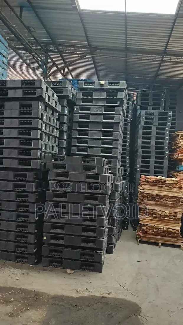 Heavy-Duty Plastic Pallets - 1