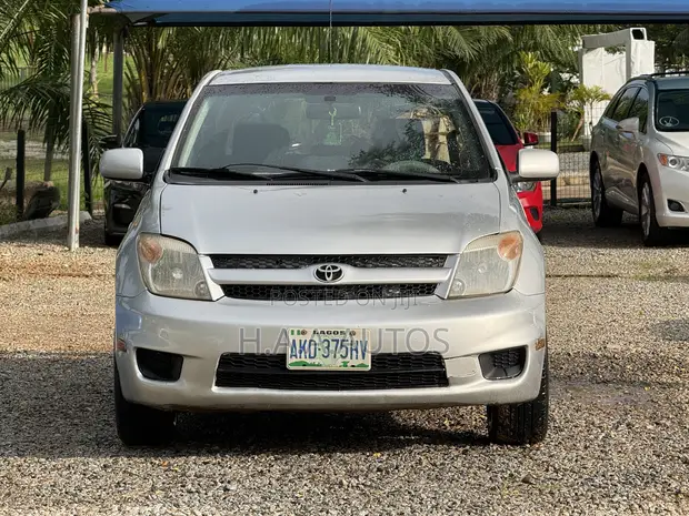 Scion xA Base 2006 Silver - 1