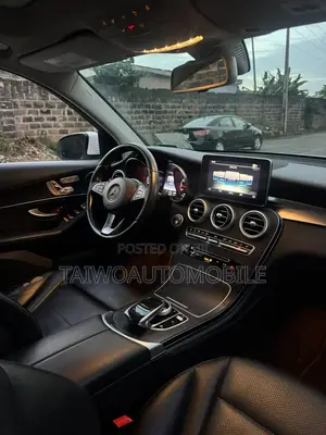 2016 Mercedes-Benz GLC300 Pano Roof