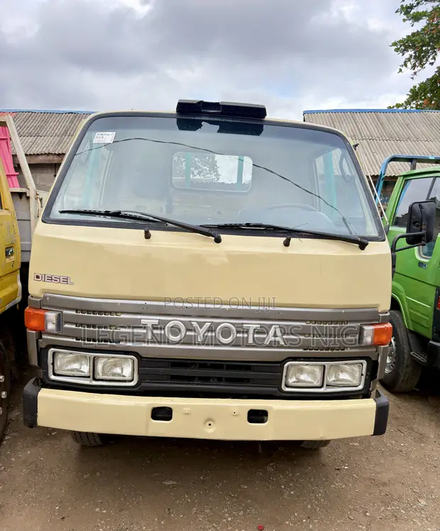 Toyota Dyna 200 (2000) - 3RZ Injector Engine (Tokunbo) - 1