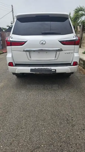 Lexus LX 570 2018 White