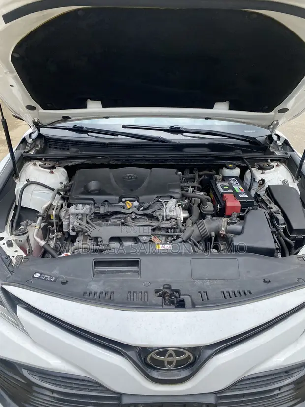 2018 Toyota Camry XSE FWD Beige - 1