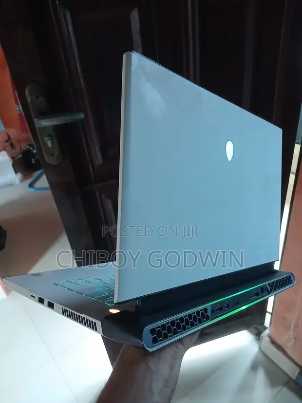 Alienware 15 R3 Laptop - Intel Core i9, 32GB RAM, 2TB SSD - 1