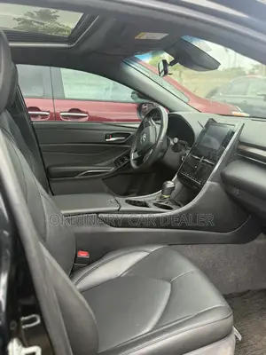 2024 Toyota Avalon - Black