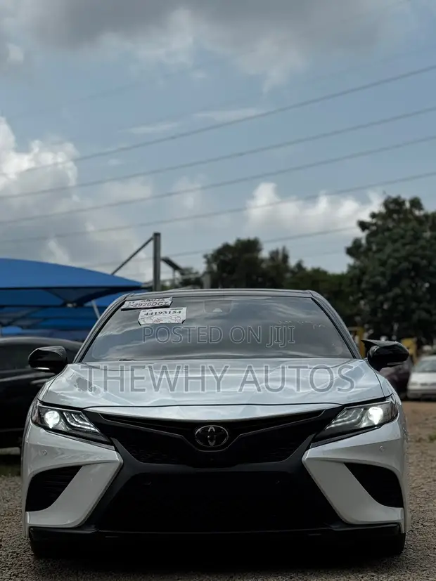 2018 Toyota Camry XSE V6 - White - 1