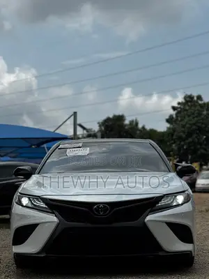 2018 Toyota Camry XSE V6 - White