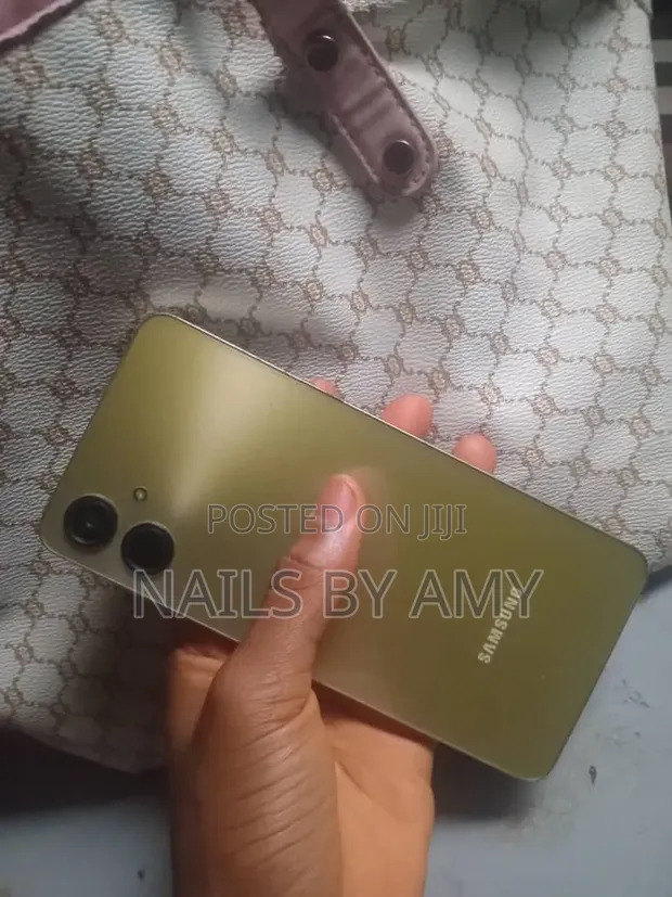 Samsung Galaxy A06 64GB Rose Gold - 1