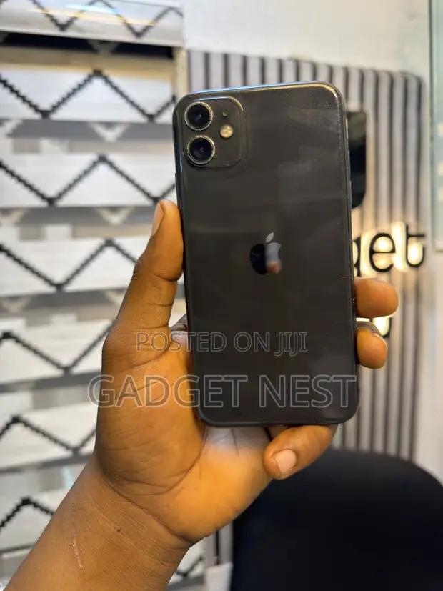 Apple iPhone 11 128GB Black (Used, No Face ID) - 1