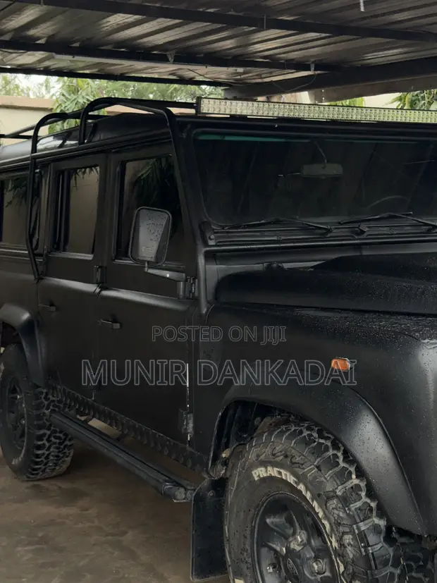Land Rover Defender 110 Puma 2.4 TD 2011 Black - 1