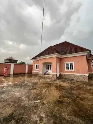 3 Bedroom Bungalow Mai Zaman Kanta a Kubwa Don Siyawa