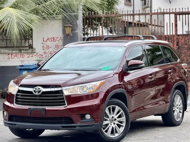 2016 Toyota Highlander XLE V6 4x4 Burgundy - 1
