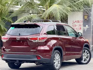 2016 Toyota Highlander XLE V6 4x4 Burgundy