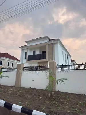 5-Bedroom Duplex for Sale a Kolapo Ishola GRA, Akobo
