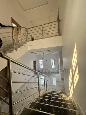 5-Bedroom Duplex tare da BQ a Oluyole Estate, Ibadan