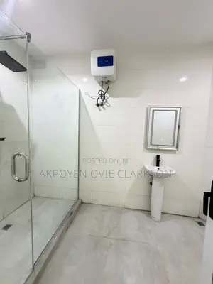 Sabon Gida Mai Dakuna 4 na Maisonette a Wuye, Abuja don Sawa
