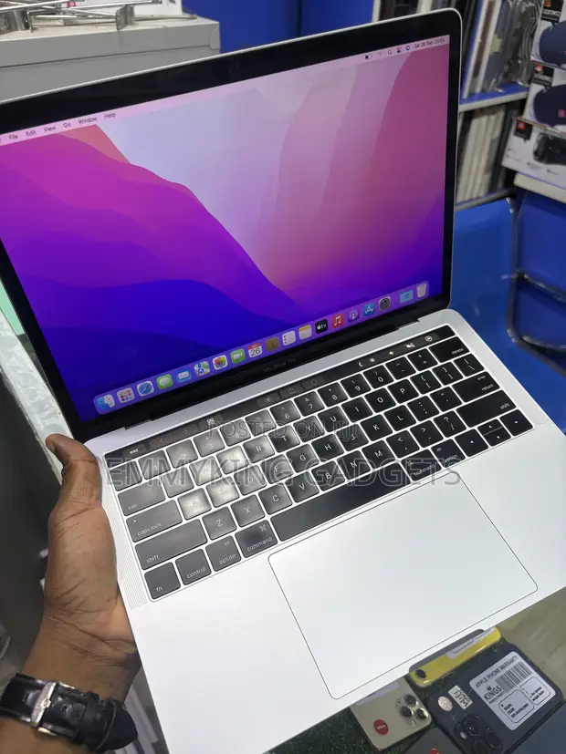 Apple MacBook Pro 2016 16GB RAM, 256GB SSD - 1