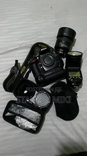 Nikon D800 Full Frame DSLR tare da 85mm f1.8 Lens