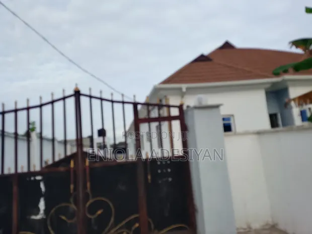 2 Bedroom Flat for Rent in Morekti Estate, Igbogbo - 1