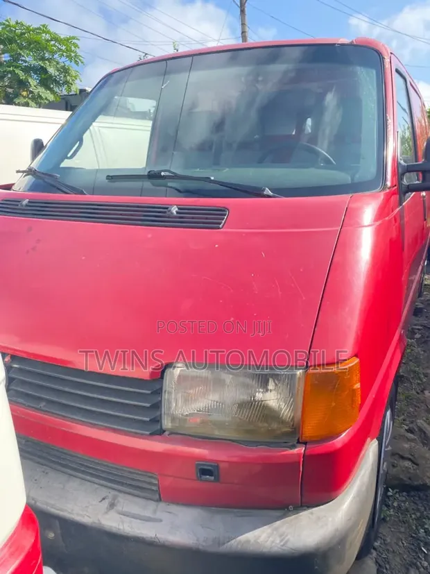 Volkswagen Transporter 2003 Red - 1
