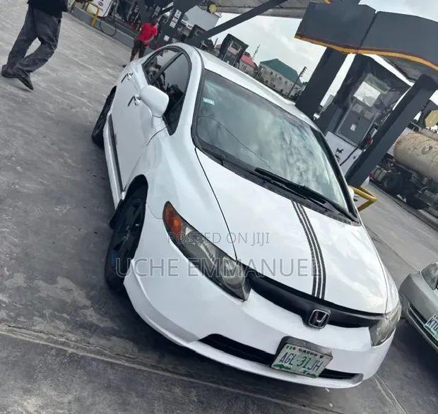 Honda Civic 2008 White - 1
