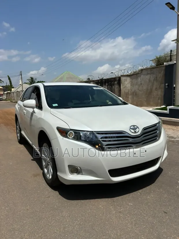Toyota Venza 2012 White - 1
