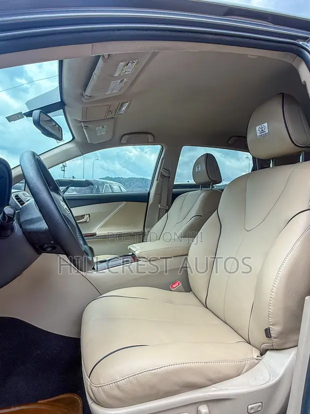 Toyota Venza 2012 Gray - 1