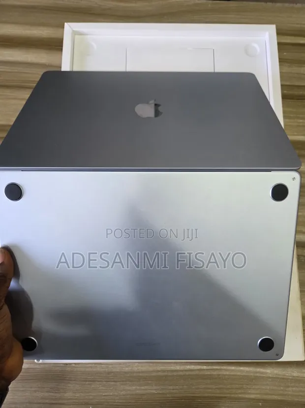 Apple MacBook Air 2025 M4 15" 16GB RAM 256GB SSD - 1