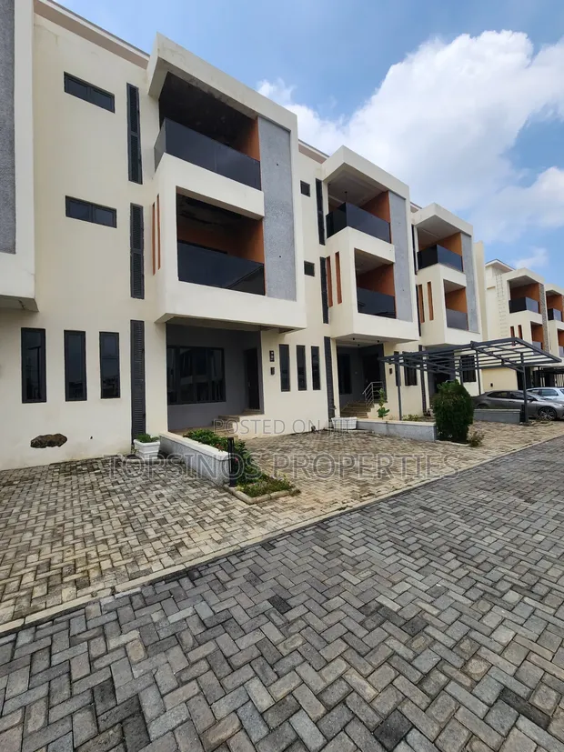 4 Bedroom Duplex da BQ a Life Camp Sayarwa - 1