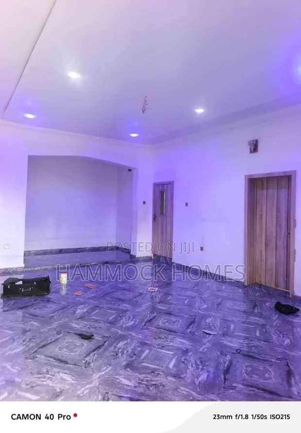 3-Bedroom Block of Flats don haya a Oke-Badan Estate, Akobo - 1