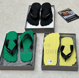 Balenciaga Slippers masu kyau