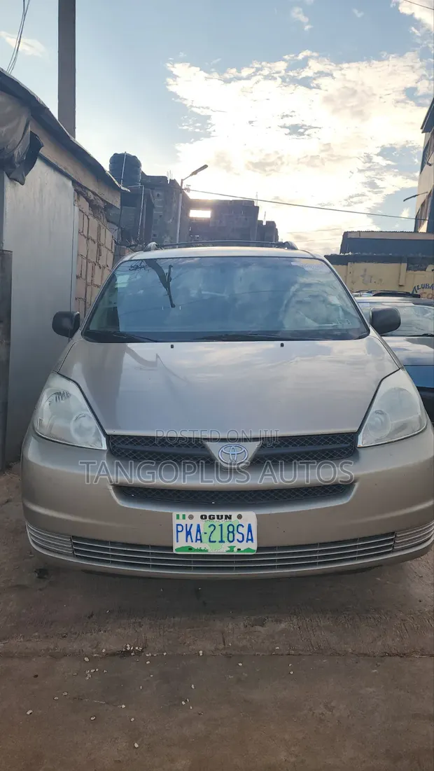 Toyota Sienna Bus for Hire - 1