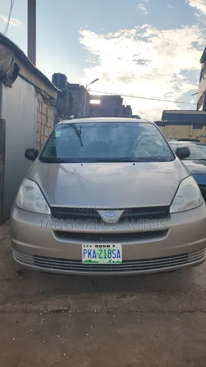 Toyota Sienna Bus for Hire