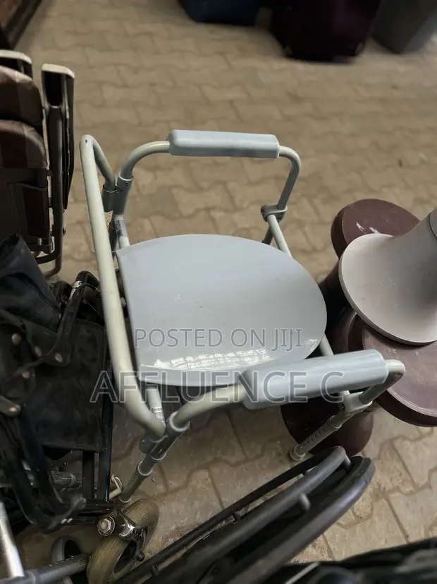 Medical Aide Commode Chair - An Kusa Da Sabo - 1
