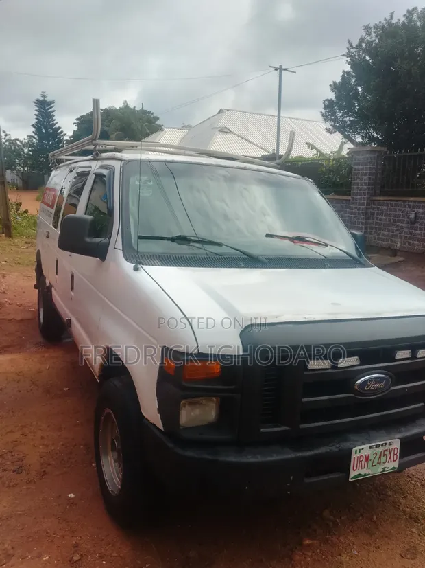 Ford E350 Bas 2008 Fari - 1