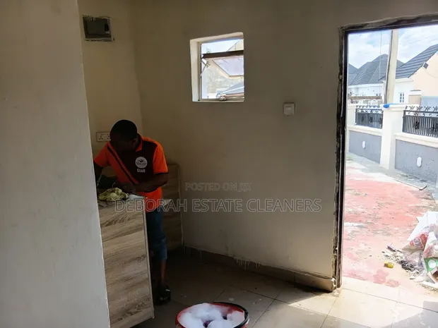 Sabis na tsaftace katifu ta Dremaci Pest Control - 1