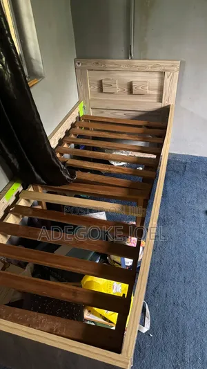 3.5 x 6 Bed Frame + Bed Stand