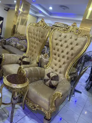 King's Royal Chairs with Table