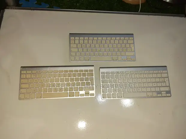Apple Wireless Keyboard (A1314) - 1