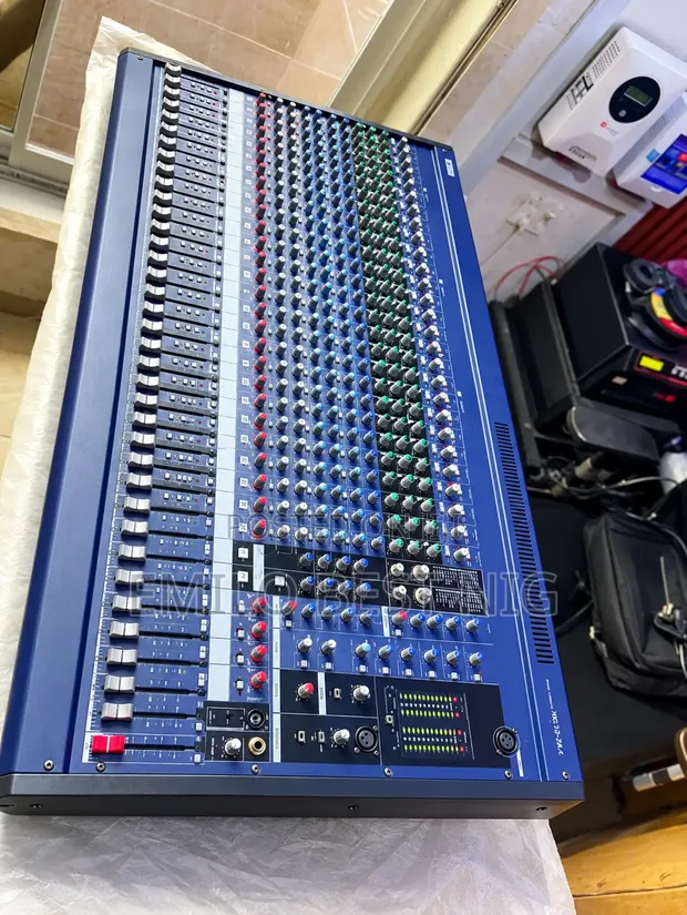 Sabon 32-Channel Yamaha Flat Mixer - 1