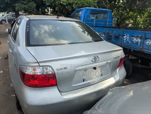 Toyota Vios 2005 Silver - Tokunbo