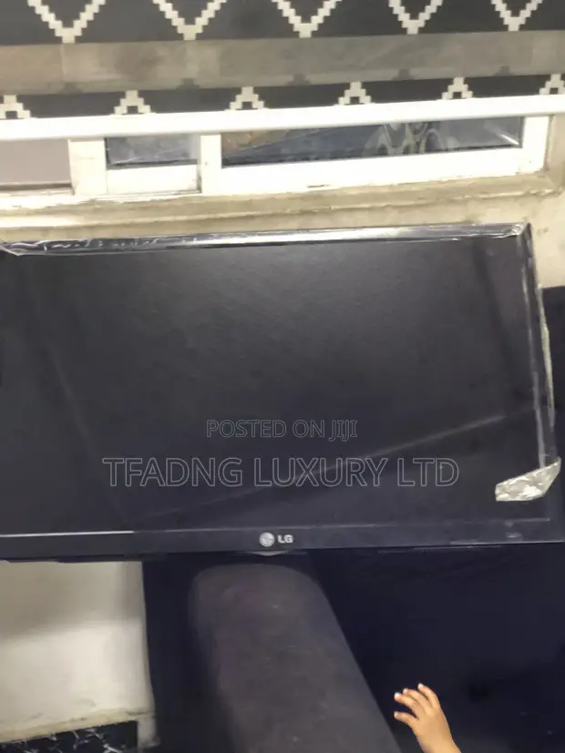 LG 32-inch LED TV - 1