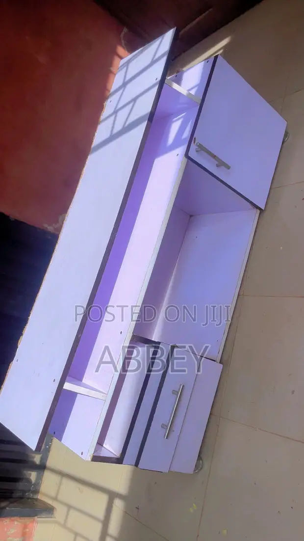 TV Stand Mai Kyau Farin Launi - 1