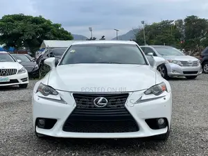 Lexus IS 2014 Fari