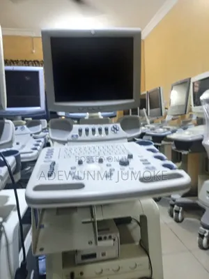 GE Healthcare LOGIQ P5 Ultrasound Machine