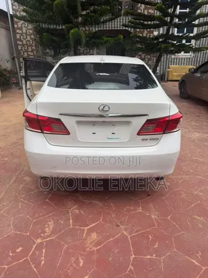 Lexus ES 350 2011 Fari