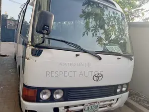 Toyota Coaster 2006 Fari