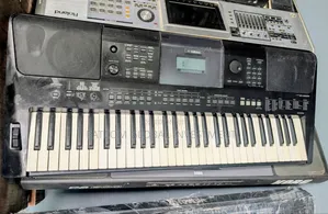 Used Yamaha PSR-E453 Keyboard with Pitch Bend