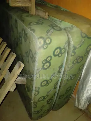 Mouka Foam Katifa da Aka Yi Amfani Da Su (3x6ft) da Gadajen Da Za'a Iya Cirewa