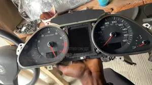 Audi Q7 2013 Speed Clock